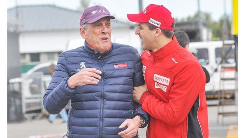 Risas entre ídolos. Juan María Traverso y Matías Rossi charlaron bastante en la previa a la clasificación del sábado del Top Race V6. El Flaco, dirigente de la categoría, y el piloto de Del Viso recordaron anécdotas entre risas..