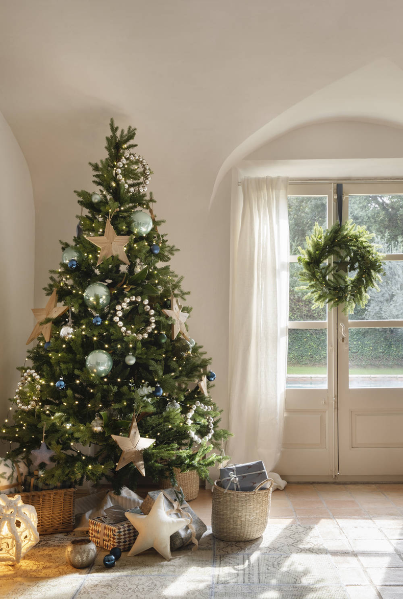 Dónde ubicar el árbol de Navidad para atraer la prosperidad . (elmueble.com)..png