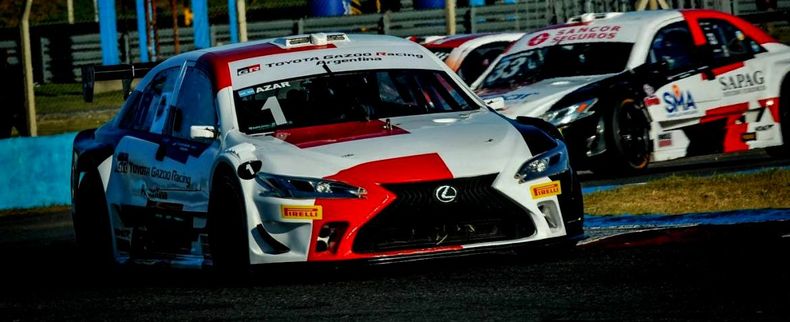 Diego Azar rumbo a la victoria en el Autódromo Ciudad de Rosario.