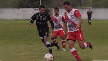 ÚLTIMO PARTIDO. Antes de la suspensión, Real Pilar visitó a Luján el 16 de mayo pasado..