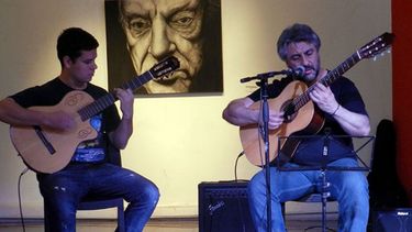 LA GUITARRA Y YO. Héctor Bacci durante el concierto del sábado..