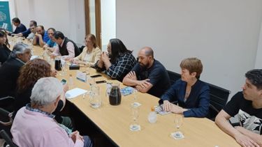 PARITARIA DOCENTE. Los gremios de los maestros ratificaron que aceptan el 13,5% de aumento para marzo.