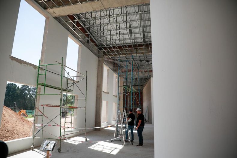 EN OBRA. El nuevo edificio podría habilitarse a mediados de 2026.