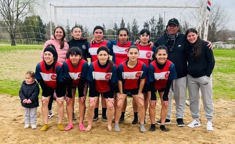 FORMACIÓN. La categoría Sub 18 de la Escuela Municipal sueña llegar a Mar del Plata.