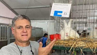 GRAN CAMPEÓN. Pablo Gómez, con uno de los ejemplares premiados.