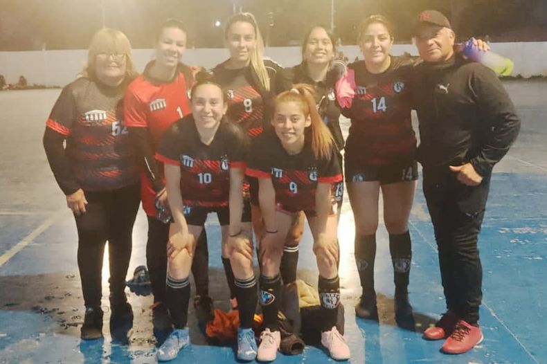 CAMPAÑA. Las chicas de Katanes cerraron con 15 triunfos y una derrota.