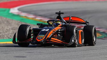 EN ACCIÓN. Varrone en pleno test del auto del Van Amersfoot Racing con el que debutará en Australia. EN ACCIÓN. Varrone en pleno test del auto del Van Amersfoot Racing con el que debutará en Australia.