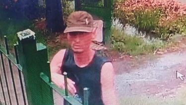 Mica Escobar. Paso a informarles que este hombre quiso entrar en la casa de mi abuela a robar. No sé si es del barrio pero pasó en Toro esto, a las 6.20 AM. Tengan cuidado. Iba acompañado de alguien más. Me pueden ayudar compartiendo. Gracias