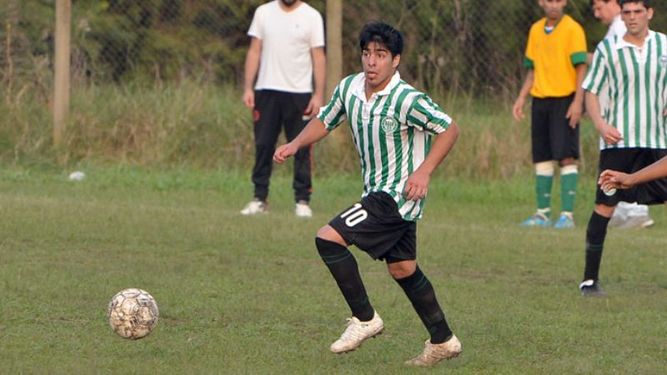 (Fredy Caballero). ANIMÓ LA FIESTA. Zárate volvió al Verde con la magia intacta. .