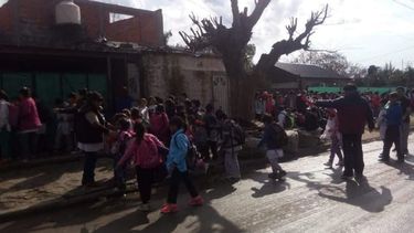 Evacuación de la Escuela 30 de Presidente Derqui, por pérdida de gas..