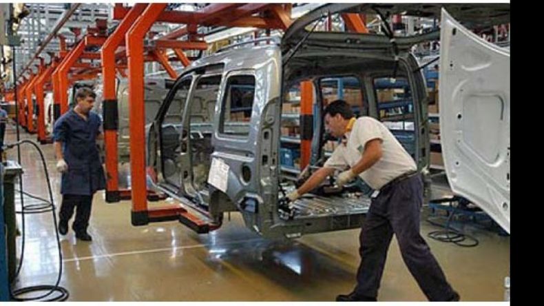 La producción de utilitarios cayó 4,1%.