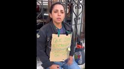 Casandra se encadenó en la entrada de IOMA, en el centro de Pilar. Casandra se encadenó en la entrada de IOMA, en el centro de Pilar.