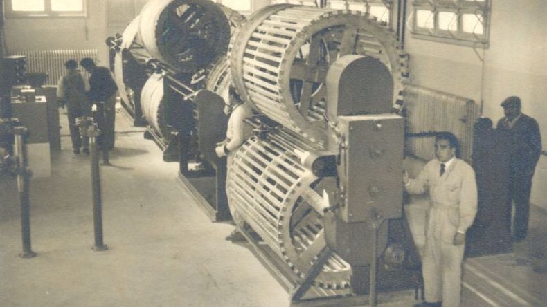 TECNOLOGÍA. Una de las máquinas utilizadas para la producción. .