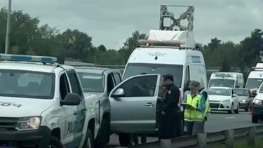 IMPACTO. El accidente se produjo sobre el carril rápido, a la altura del kilómetro 40,500.
