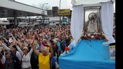La procesión partió desde Rosario hasta San Nicolás..
