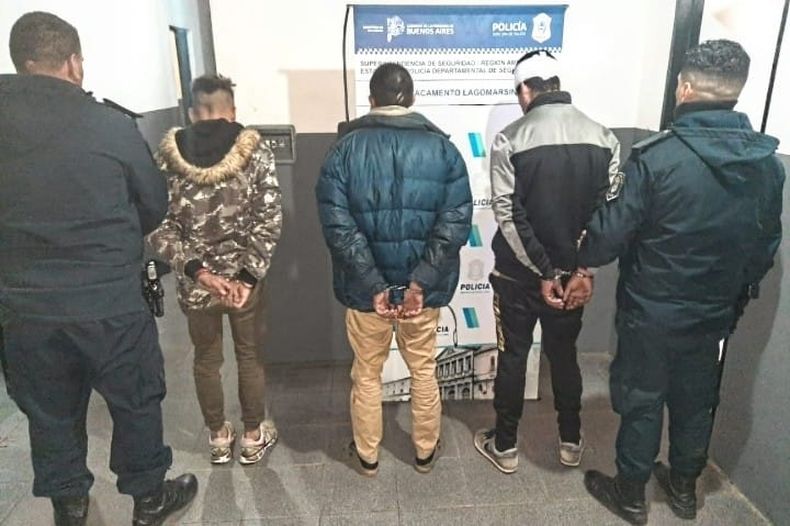 Tras la persecución policial, los tres ocupantes del auto fueron detenidos.&nbsp;