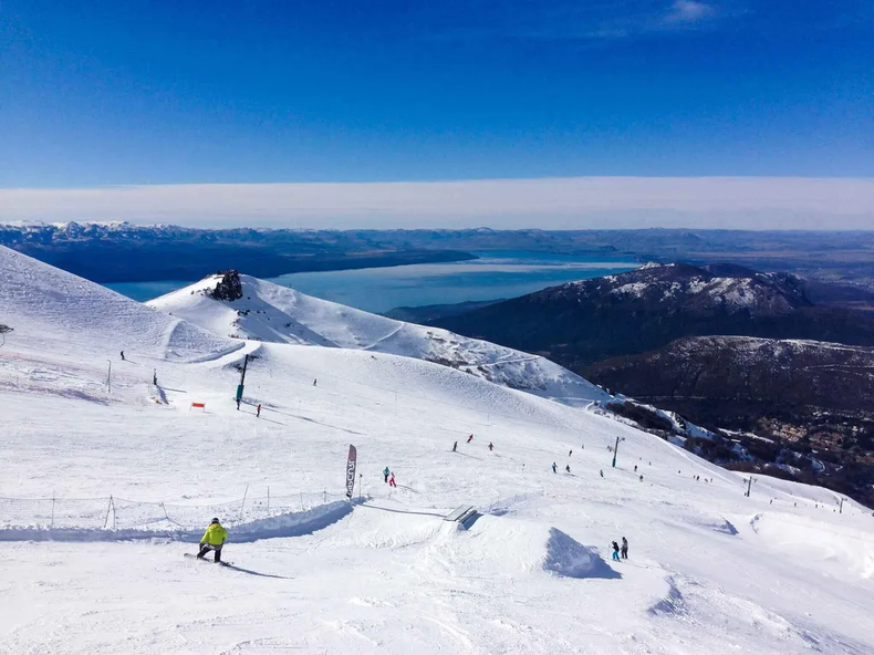 Esquiando en el Cerro Catedral. (urgente24.com)..webp