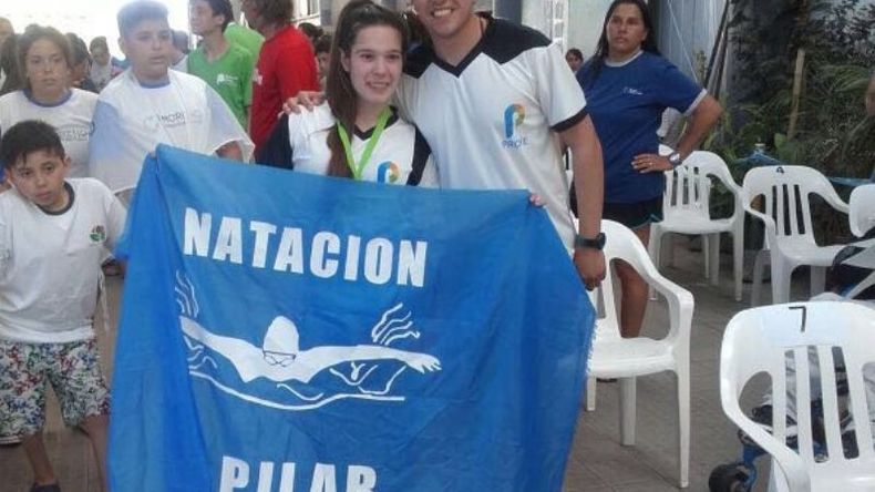 Antonella Ramponi es campeona provincial de natación especial. .