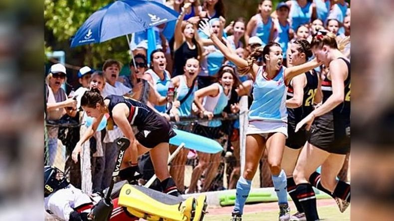 GRITO DE GOL. Las chicas de San Patricio sacaron ventaja en la ida y sueñan con el ascenso. .