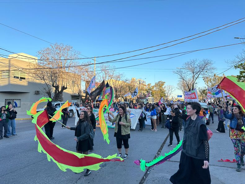 El Encuentro Regional terminó con una marcha por el centro de Pilar.