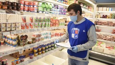 INSPECCIÓN. El supermercado fue cerrado el 8 de abril pasado. .