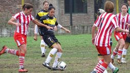 El Rancho sumó fuera de casa. Foto Almirante Brown..