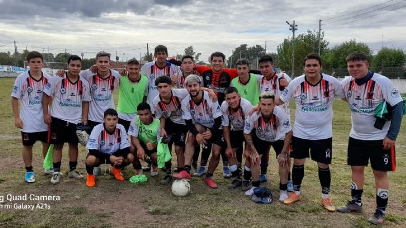 ARRIBA. Unión Ferroviaria le ganó 1-0 a Reino para ser uno de los punteros..
