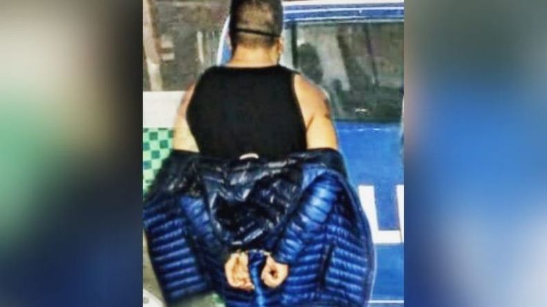El hombre tiene 40 años y sorprendido abusando de la menor en el tren. .