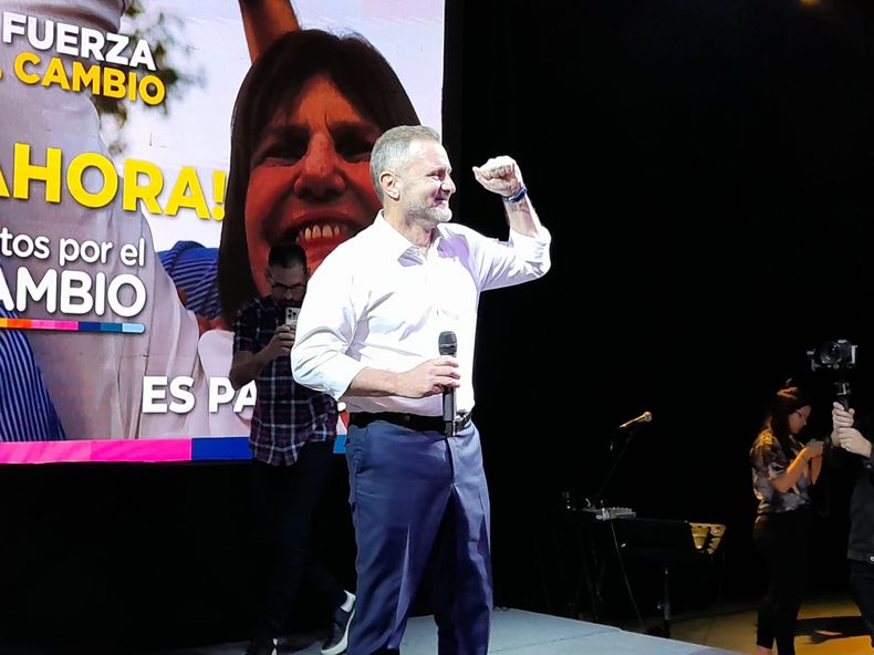 Antonietti reunió a 400 personas en Puro Pilar.