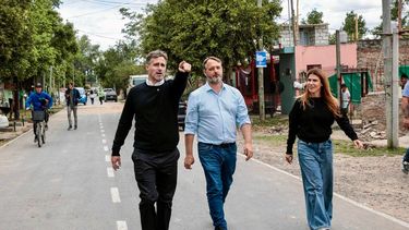 PARA ADELANTE. Achával recorrió las obras junto a Laurent y Peralta.