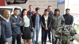MOTOR. Ducoté, estudiantes y empresarios, durante la presentación de la iniciativa. .