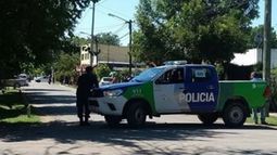 La policía cercó el área hasta constatar la falsedad de la amenaza. (Foto enviada por Maury Maury).