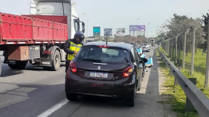 Control de #banquineros en #Panamericana. Como todos los días. Pablo Martinez Carignano / @pmcarignano.