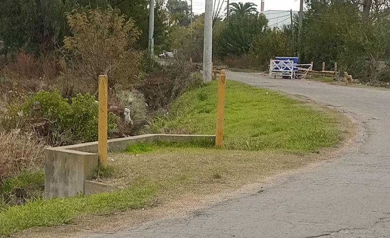 En el puente de Carabassa no hay nadie arreglando, es mentira, no hay absolutamente nadie. Celeste Albornoz &nbsp;/ albornozceleste02@gmail.com.