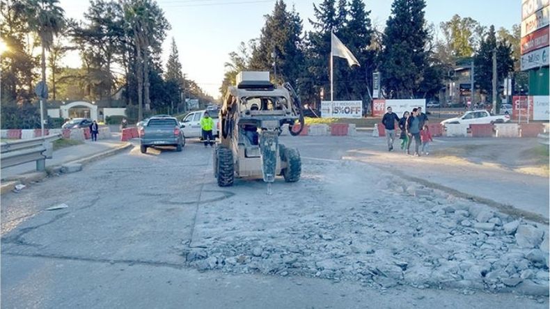 APERTURA. El puente Champagnat quedaría habilitado en una semana..