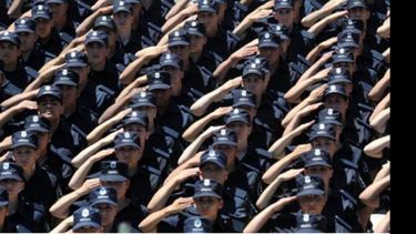 El gobierno anunciará en las próximas horas el aumento a policías..