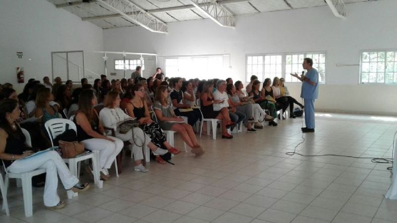Asistieron unos 150 docentes de todo el distrito..