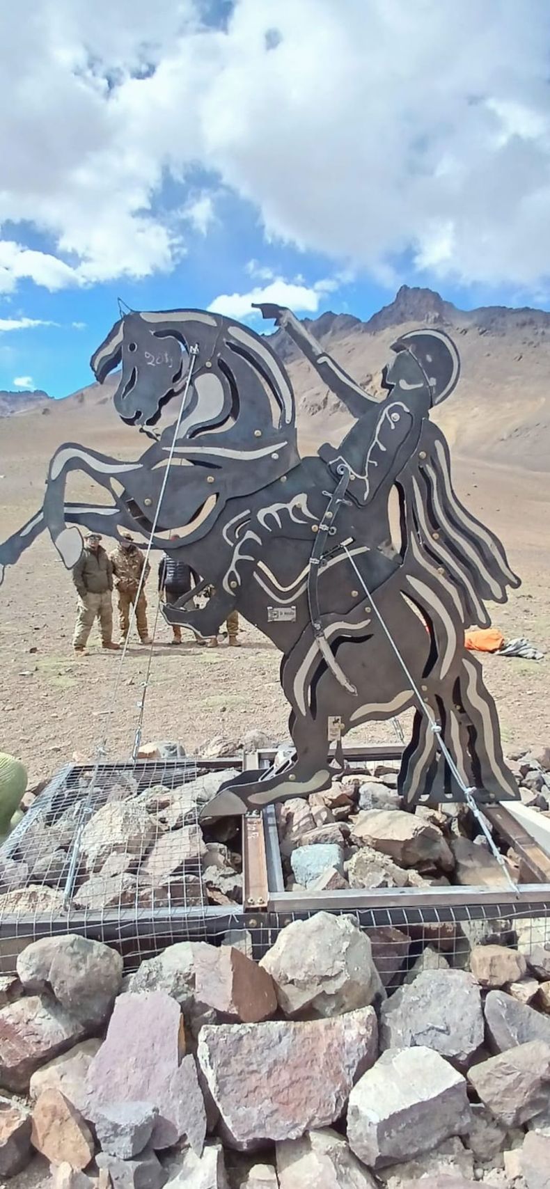 La estatua pesa 318 kilos. (Fabián Iribas).