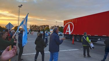 Vecinos del peaje Larena exigieron las colectoras.