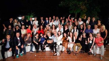 CFK junto a los artistas y periodistas invitados..