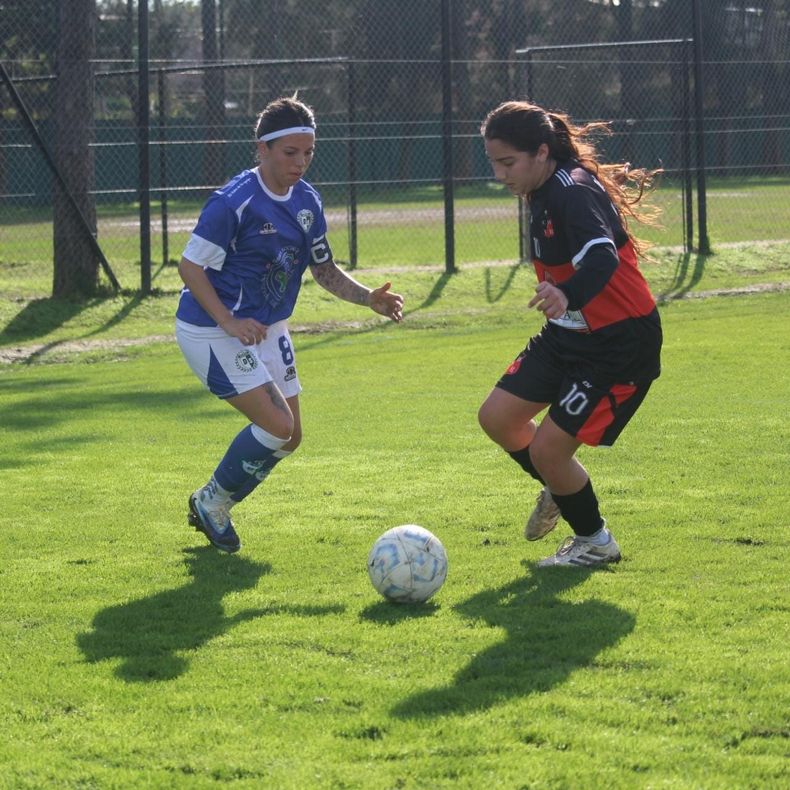 Somra logró otra contundente victoria que lo posiciona entre los protagonistas. Fue 7-0 ante Villa Rosa.