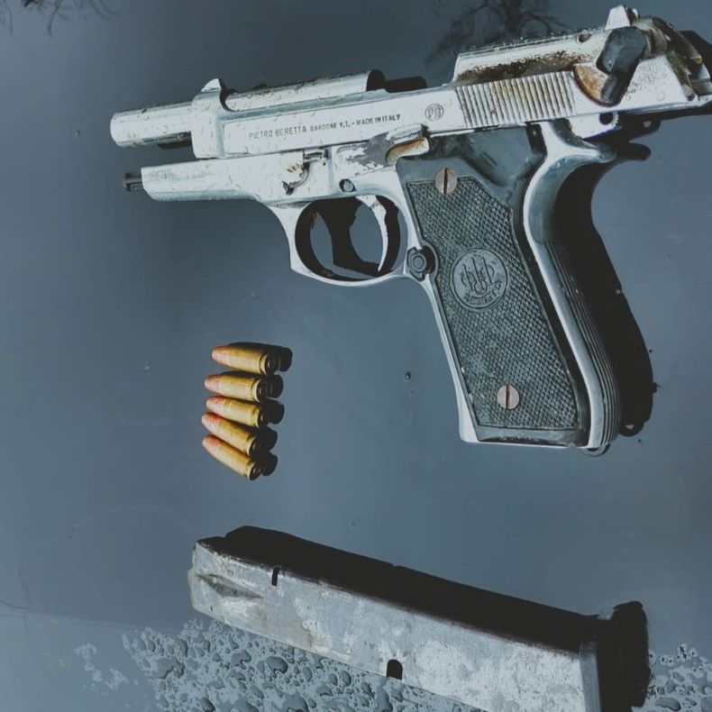 Los detenidos en Presidente Derqui ten&iacute;a una pistola 9mm.