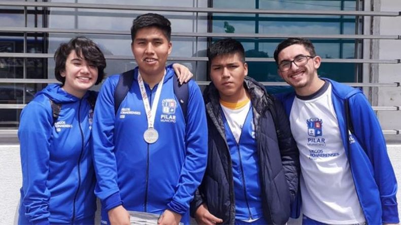 EQUIPO DE AJEDREZ. Cristian Zárate obtuvo plata. .