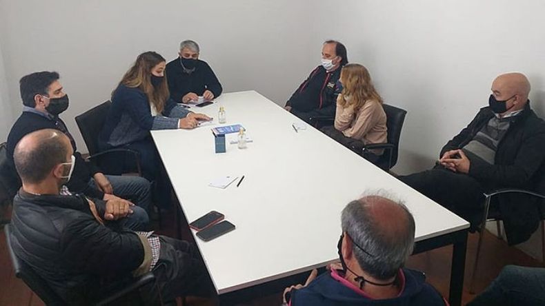 A MEDIAS. Empresarios gastronómicos se reunieron con el gobierno. Por ahora, trabajan con delivery o take away..