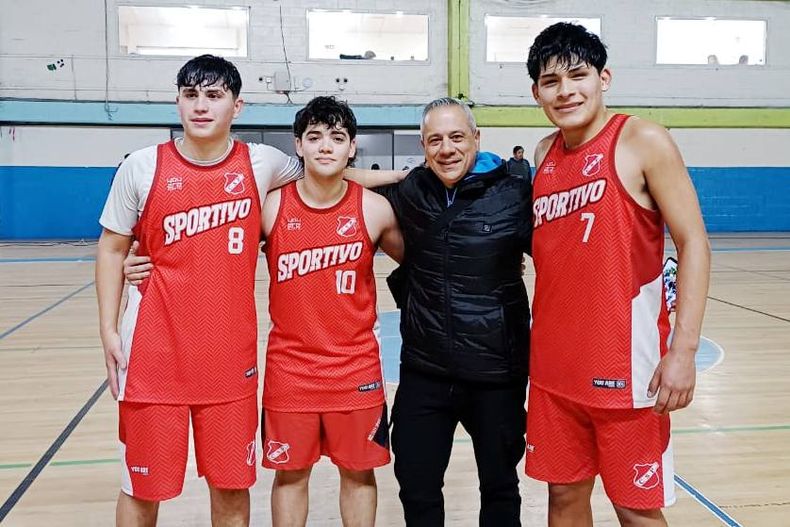 Pilar llegó a Mar del Plata con Simón Carey, Thiago Gómez, Mateo Moncloba y Máximo Roldán.