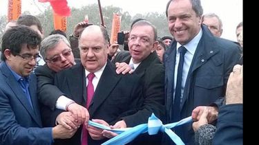 DE VISITANTE. Zúccaro se asoma a la foto en Exaltación de la Cruz..