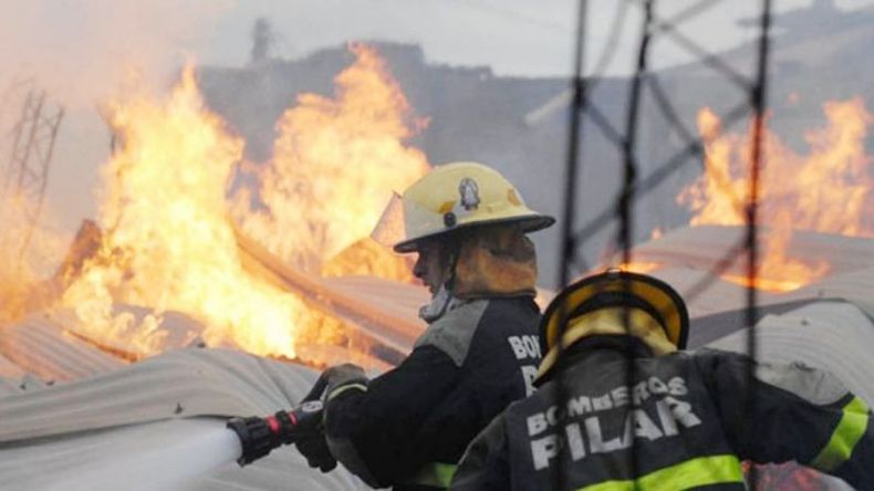 EN LLAMAS. Los bomberos mostrarán su trabajo a la comunidad..