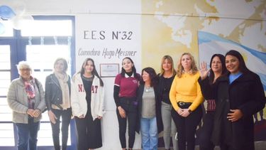 La Escuela Secundaria Nº 32 de Lagomarsino ahora se llama también “Comodoro Hugo Meisner”.