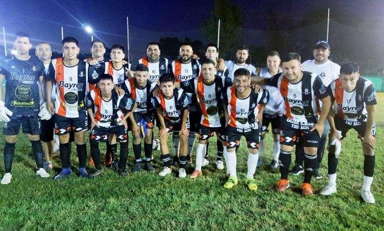 EQUIPO. Peruzzotti sigue con su paso triunfal en la División C.