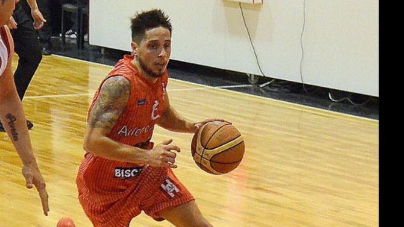 ROMANI CONDUCCIÓN. El base, en el cinco inicial..